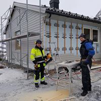 iStand utfører blåseisolering på vegg